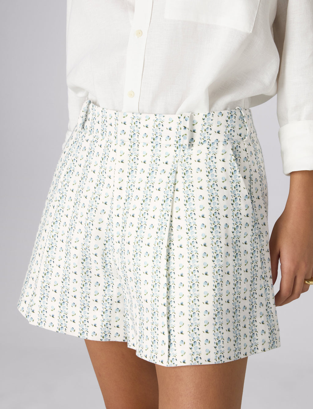 Penn Tailored Short: Linen, Plum Print